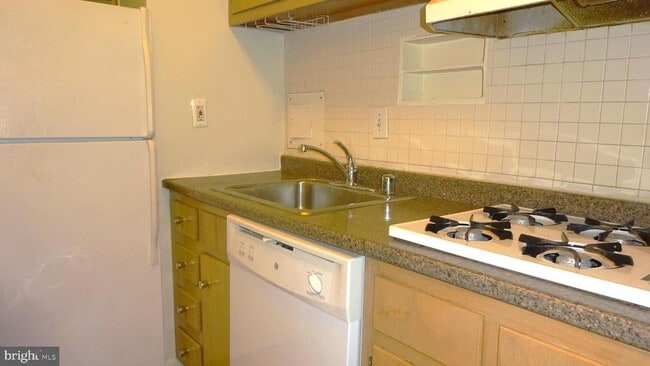 Photo - 10201 Grosvenor Pl Unit 908