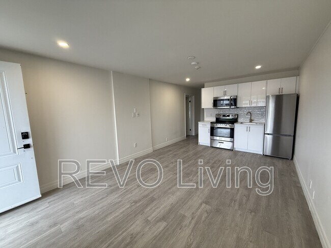 Building Photo - 7800 Lundy's Ln