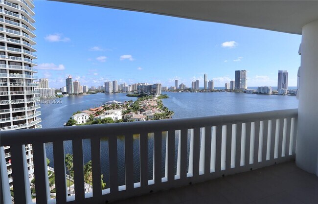 Photo - 3000 Island Blvd Unidad 1603