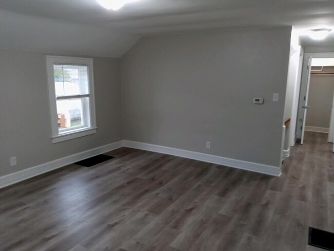 Photo - 1045 Walnut St