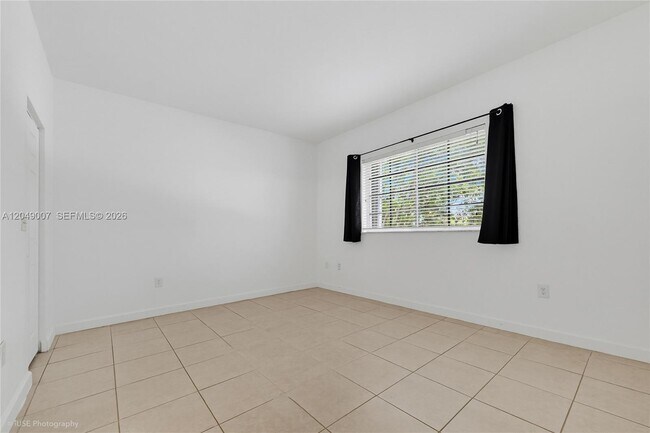 2630 NE 3rd Dr Unit 204