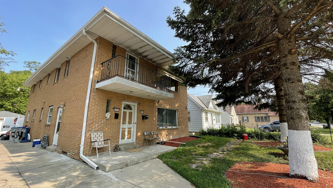 Building Photo - 3952 S 43rd St Rental