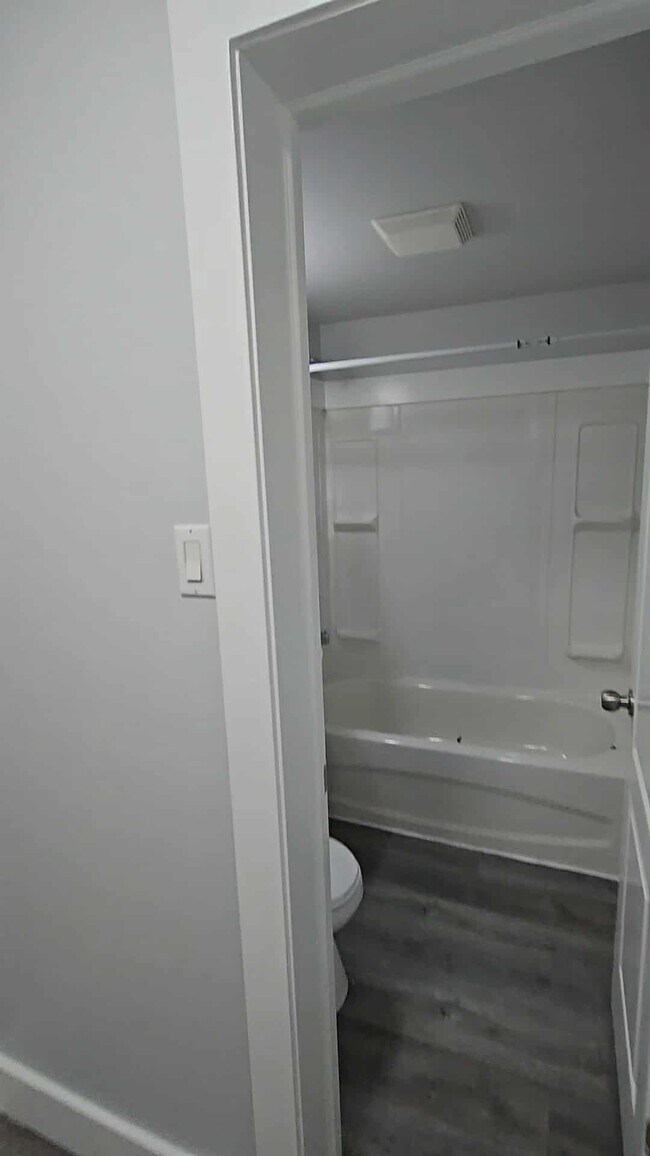 Photo - 570 Ellice Ave Unit A7