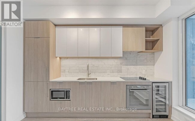 Photo - 2020 Bathurst St Unit 506