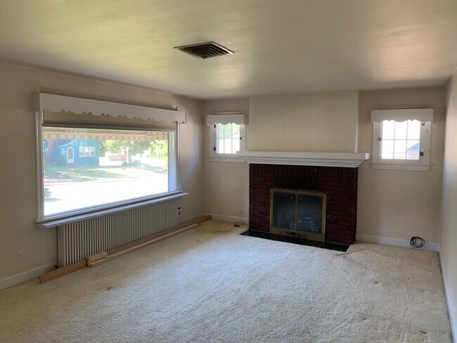 Photo - 705 East Third Unidad House