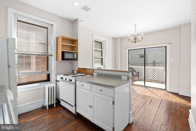 Photo - 2324 Poplar St