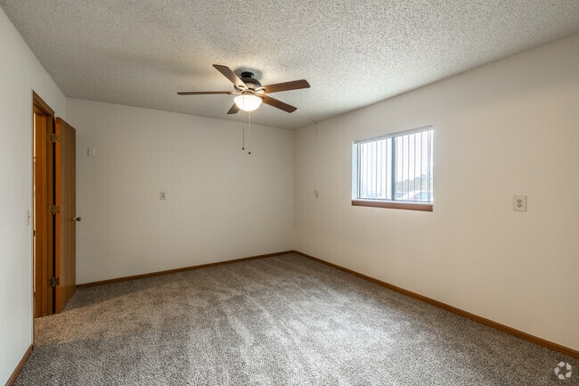 2BR, 1.5BA - 1,022SF - Primary Bedroom