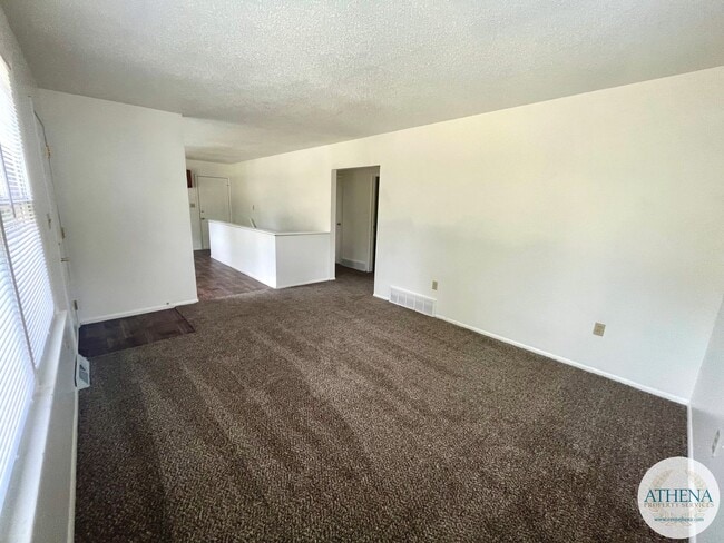 Photo - 2 Bedroom / 1 Bath House with Yard & W/D H...