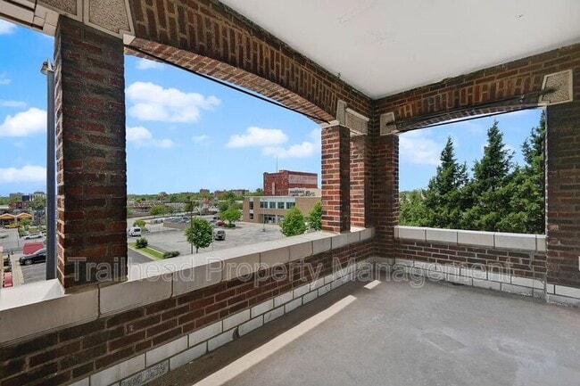 Building Photo - 30 Linwood Blvd Rental