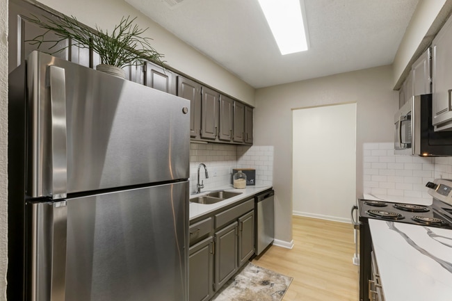 1HAB, 1BA - 824 ft²