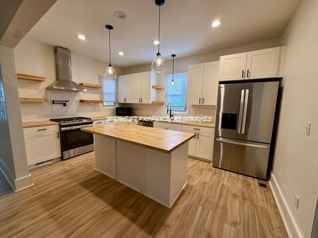 203 SE 1st St