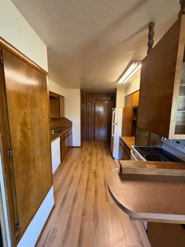 Photo - Clean and Comfortable 3 Bedroom, 2 Bathroom Townhouse