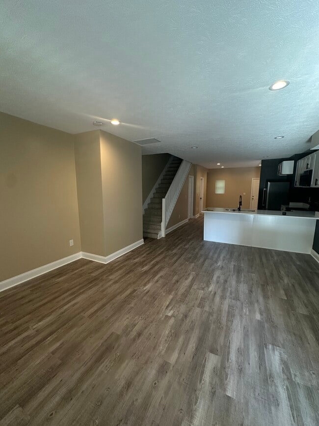 Photo - 3149 Ruckle St