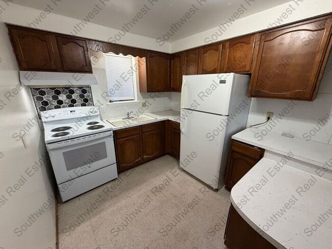 Building Photo - Nice 1 bedroom 1 bathroom apartment all bills paid.