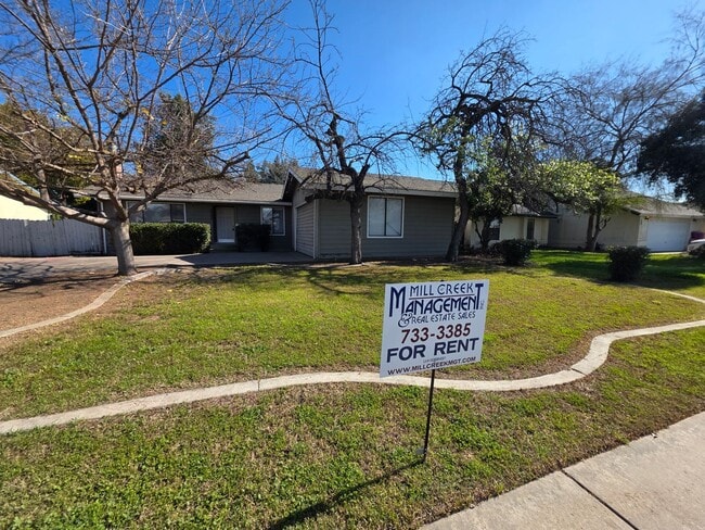 Building Photo - 3 Bedroom 2 Bathroom near shopping and restaurants!