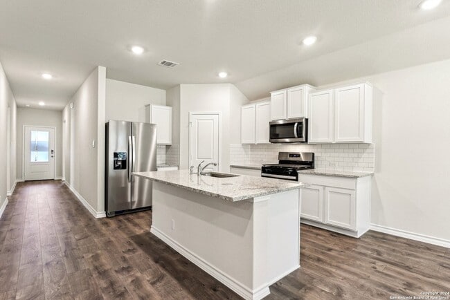 Photo - 21281 Millstream Bnd