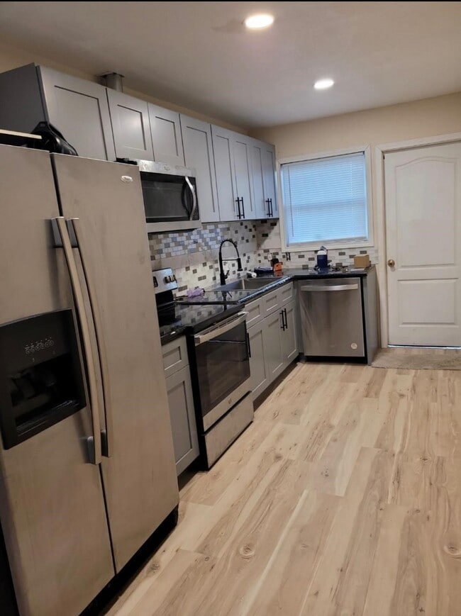 Photo - 401 Trichelle St