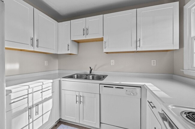 Photo - *MOVE IN READY* 3 Bed, 2 Bath Condo, Close to Uptown!!!