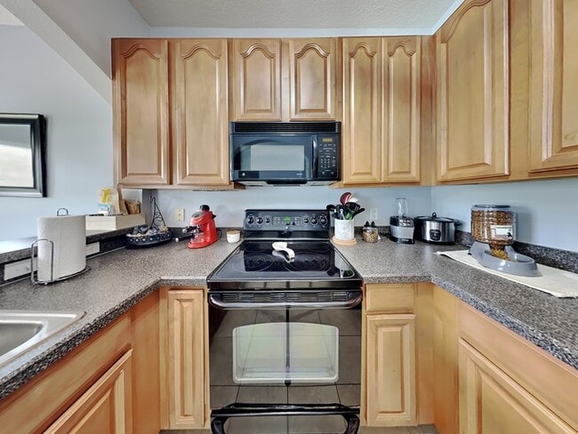 Photo - 16583 Cedar Crest Dr