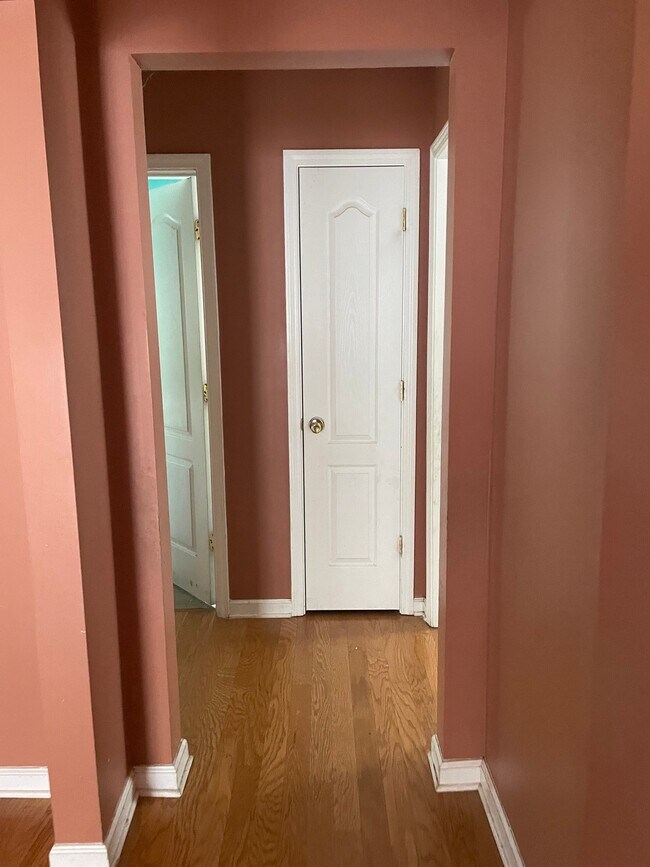 Photo - 221 Omega Ct