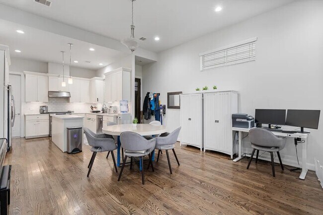 Photo - 3022 Maxroy St