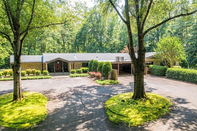Photo - 153 Hillhaven Pl SE