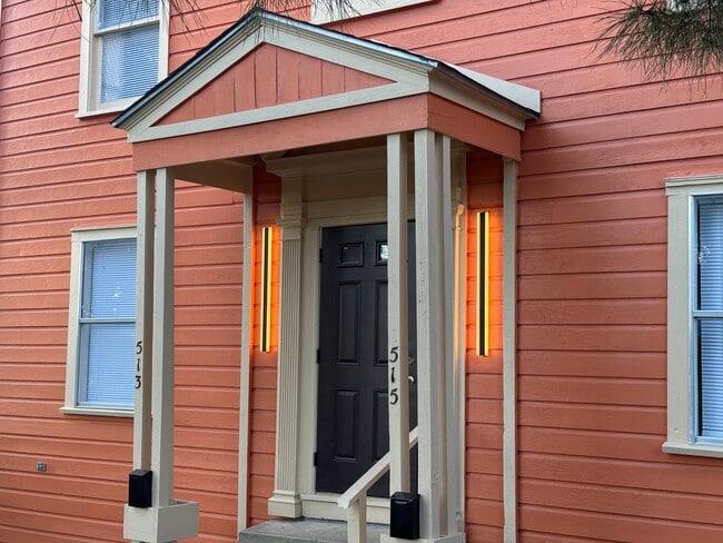 Building Photo - 513 Eleanor Ave Unit downstairs duplex