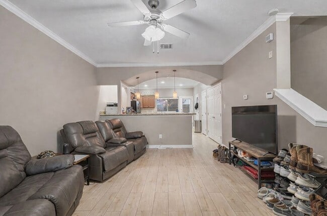 Photo - August 2026 Pre-Lease 4 bed Lakeridge - NO CARPET!