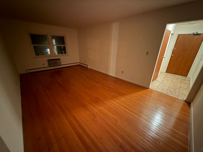 Building Photo - 999 Raritan Rd Rental