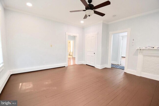 Photo - 205 Oakley St