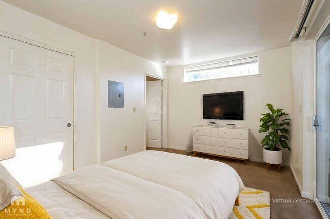 Photo - 954 Berrum Ln Unit 4