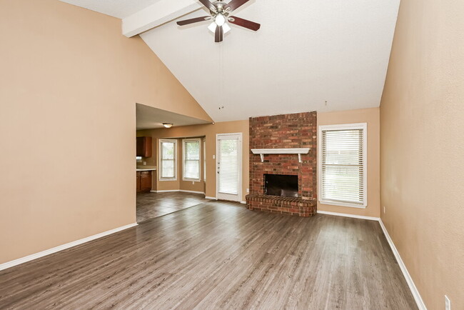 Photo - 829 Minuteman Dr
