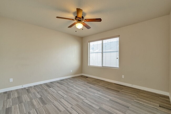 Photo - Amazing 2 Bed - 2.5 Bath Townhome in West Haven! Available NOW!