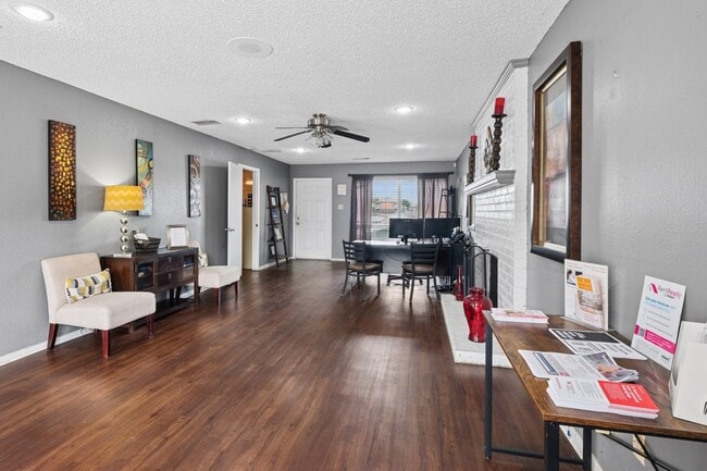 Photo - Heritage Square