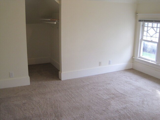 4736 18th Ave NE Unit 4-A