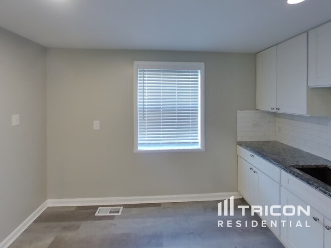 Photo - 721 Sequoia Dr