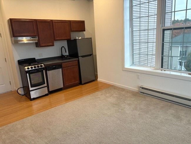 Building Photo - 8 Grove St