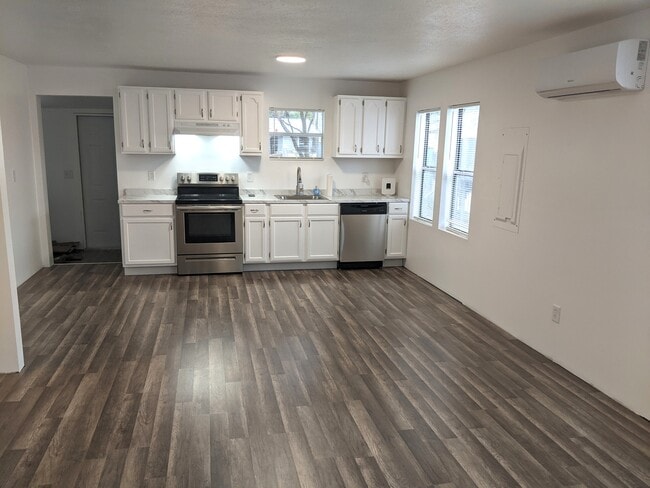 Photo - 898 SE St Johns St