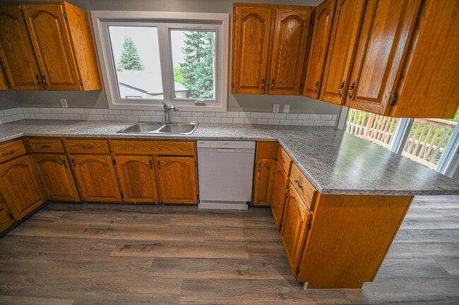 Photo - 7638-797A 97a St