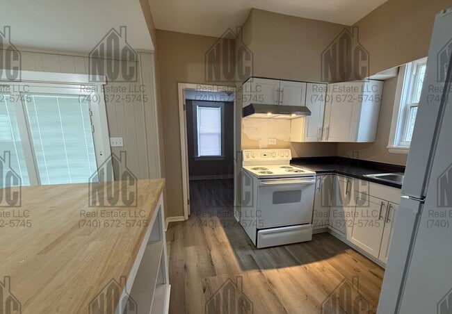 Photo - 148 1/2-148 1/2 E Allen St