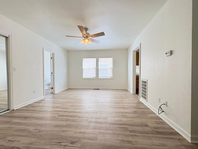 122 W Oak St Unit 2