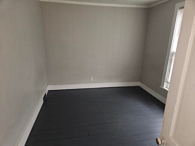 Photo - 423 N West St