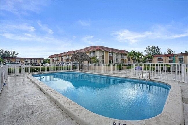 Photo - 5325 SW 77th Ct Unit 205F