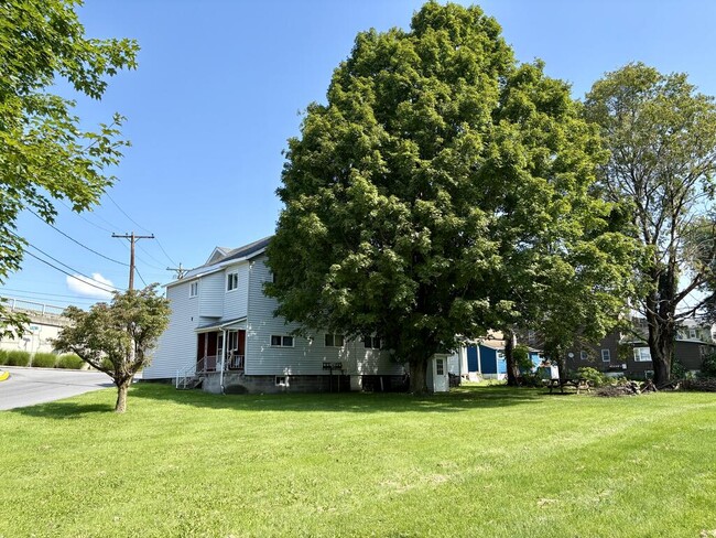 Photo - 333 Bridge St