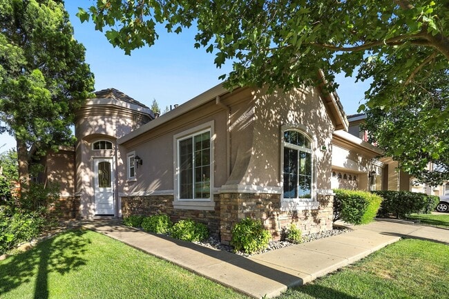 Photo - 4048 Clarewood Way