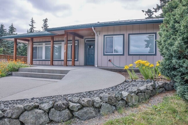 Photo - Gorgeous Home on 2.5 Acres and Pet Friendly!