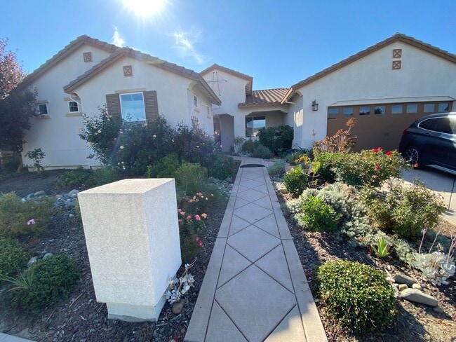 Modern 4 Bed, 3.5 Bath Home with Solar, St... - Modern 4 Bed, 3.5 Bath Home with Solar, St...