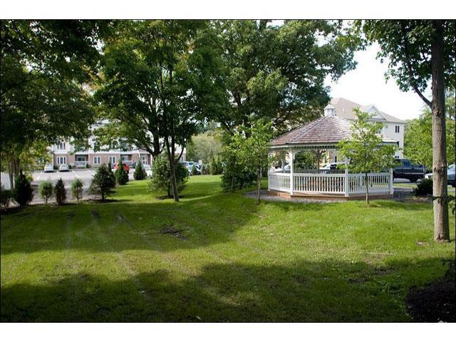 Gazebo - Chestnut Park Apartments