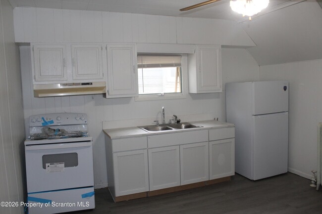 Photo - 220 Colfax Ave