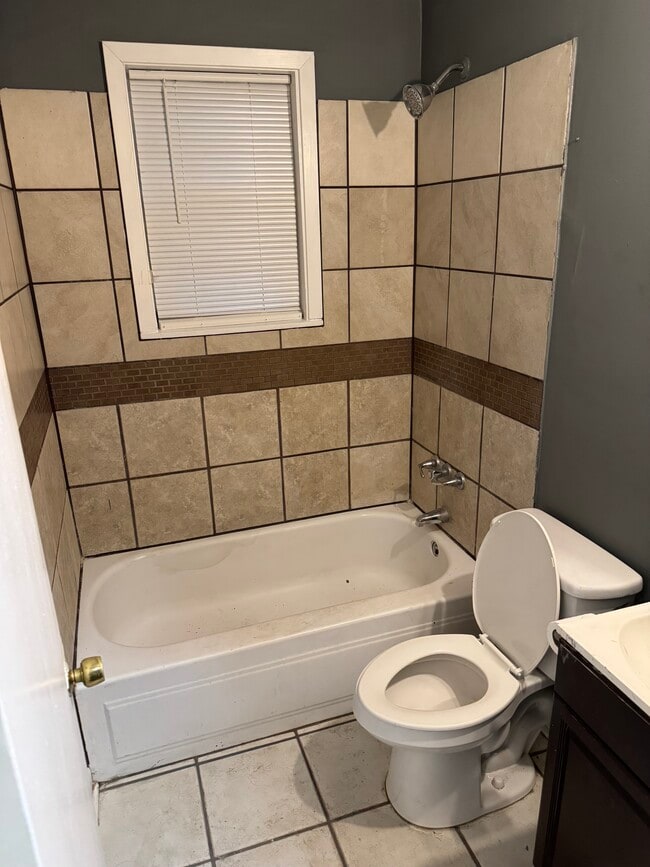 Photo - 594 Carpenter St